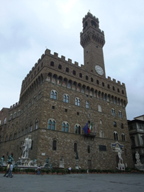 鐘塔にはアルビッツィ家に陥れられたコジモ・イル・ヴェッキオが幽閉されたこともある