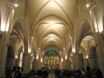 大聖堂内部。