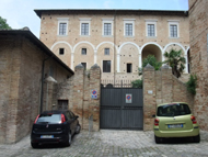 宮殿南側の城門