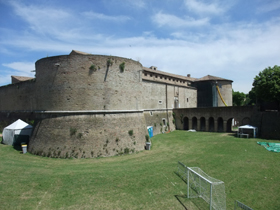 城塞の周囲を囲む遊歩道から。