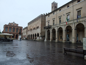 細長ーい広場です。