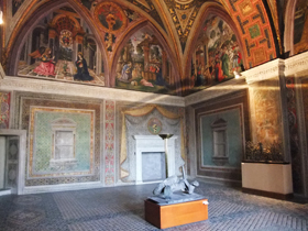 入って右手側奥を見た構図。