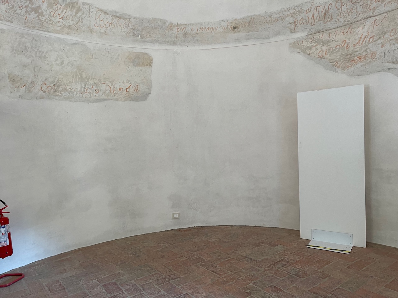 フォルリ、ラヴァルディーノ城塞、壁の落書き