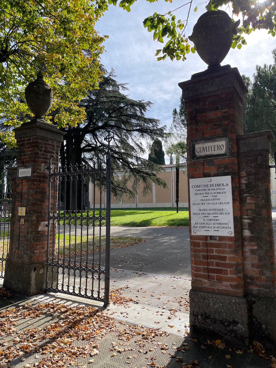 イモラ、ピラテッロ霊園