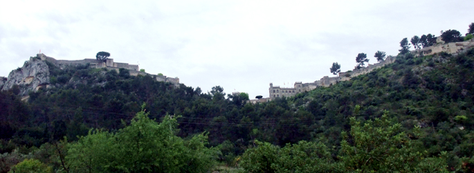 ハティヴァ城遠景。