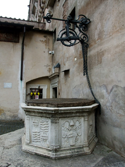 アレクサンデル６世の紋の入った井戸
