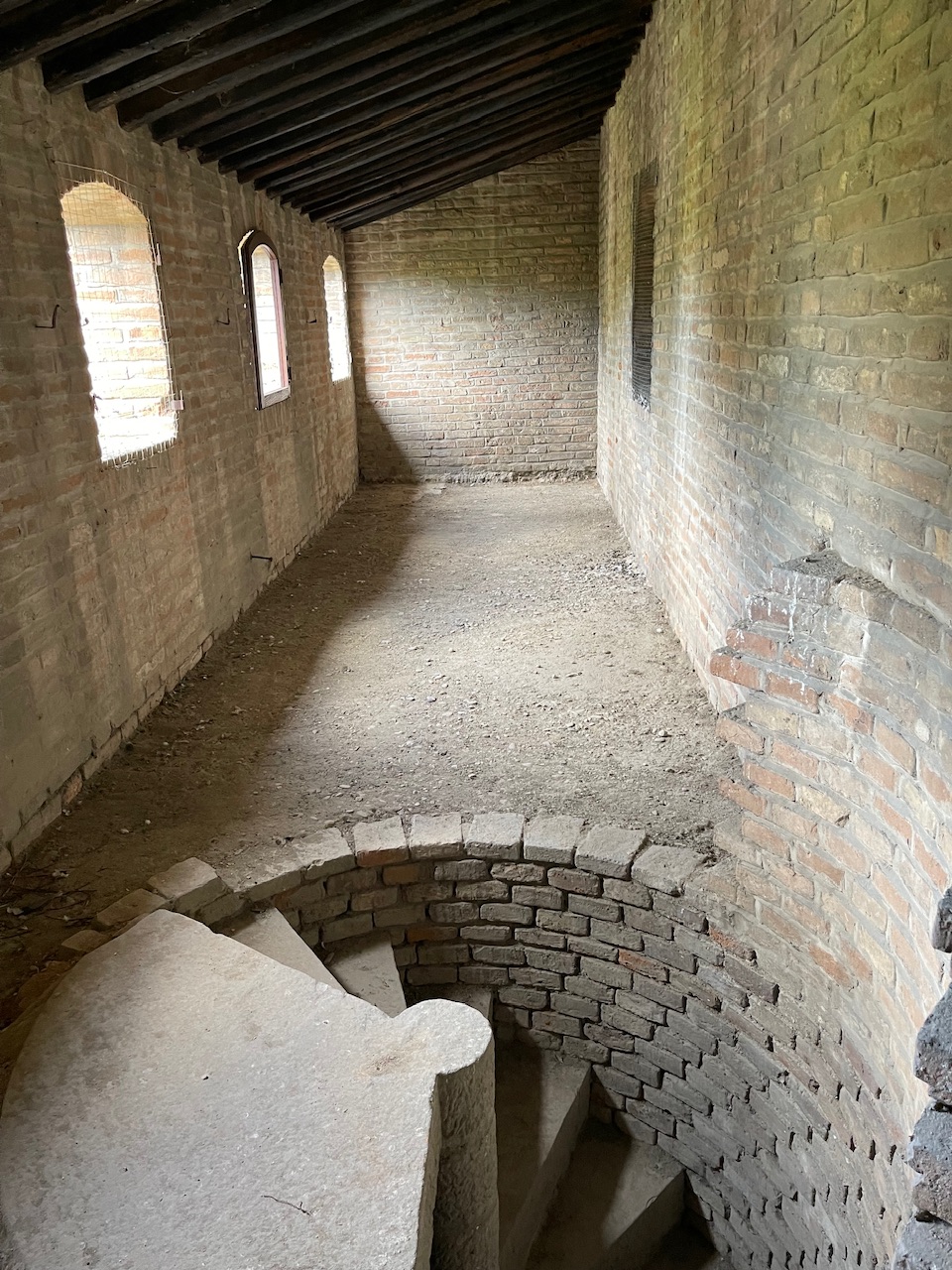 フォルリ、ラヴァルディーノ城塞、螺旋階段